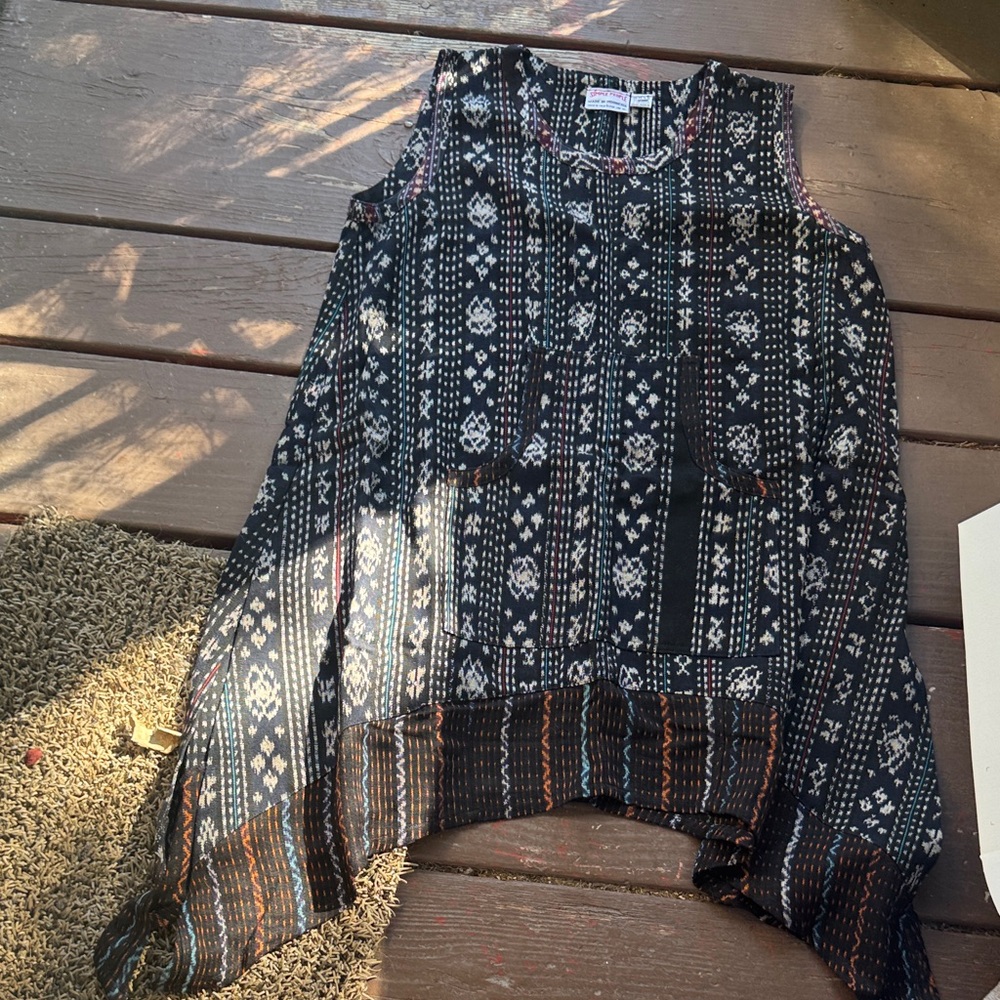 Patterned Black Sleeveless Top